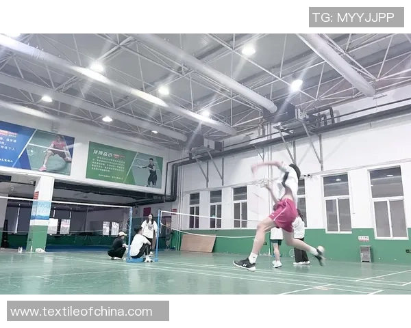 乒乓球与羽毛球选手走进校园点燃学生运动热情与竞技梦想