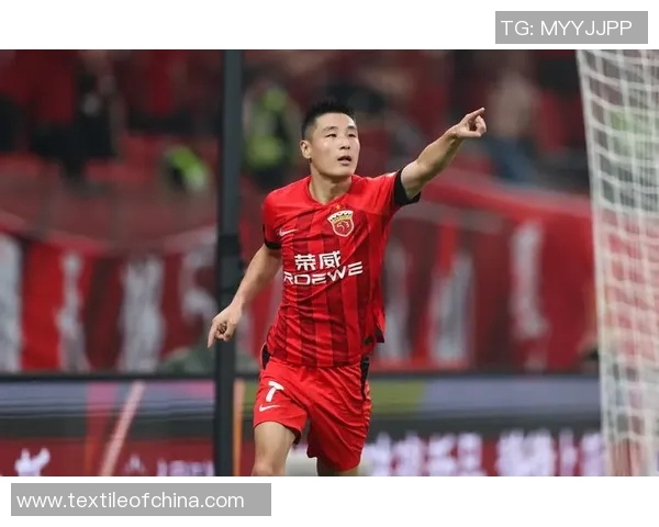 武磊精彩抽射破门助力球队逆转胜利展现超凡实力 武磊精彩抽射破门助力球队逆转胜利展现超凡实力