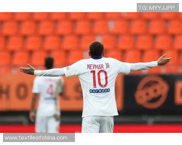 内马尔缺席合练因伤无缘周日对阵布雷斯特的比赛 内马尔缺席合练因伤无缘周日对阵布雷斯特的比赛