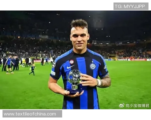 劳塔罗荣膺本赛季最有价值球员,成为球迷心中不朽的偶像 劳塔罗荣膺本赛季最有价值球员,成为球迷心中不朽的偶像