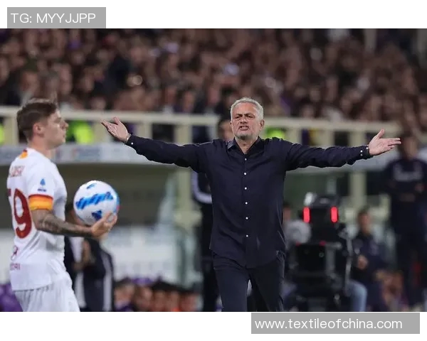 穆里尼奥批评主裁判：判罚不公，声称对手球队受到偏待